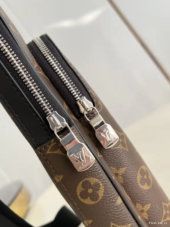 First bag ru NM Slingbag VUITTON LOUIS Avenue 0622